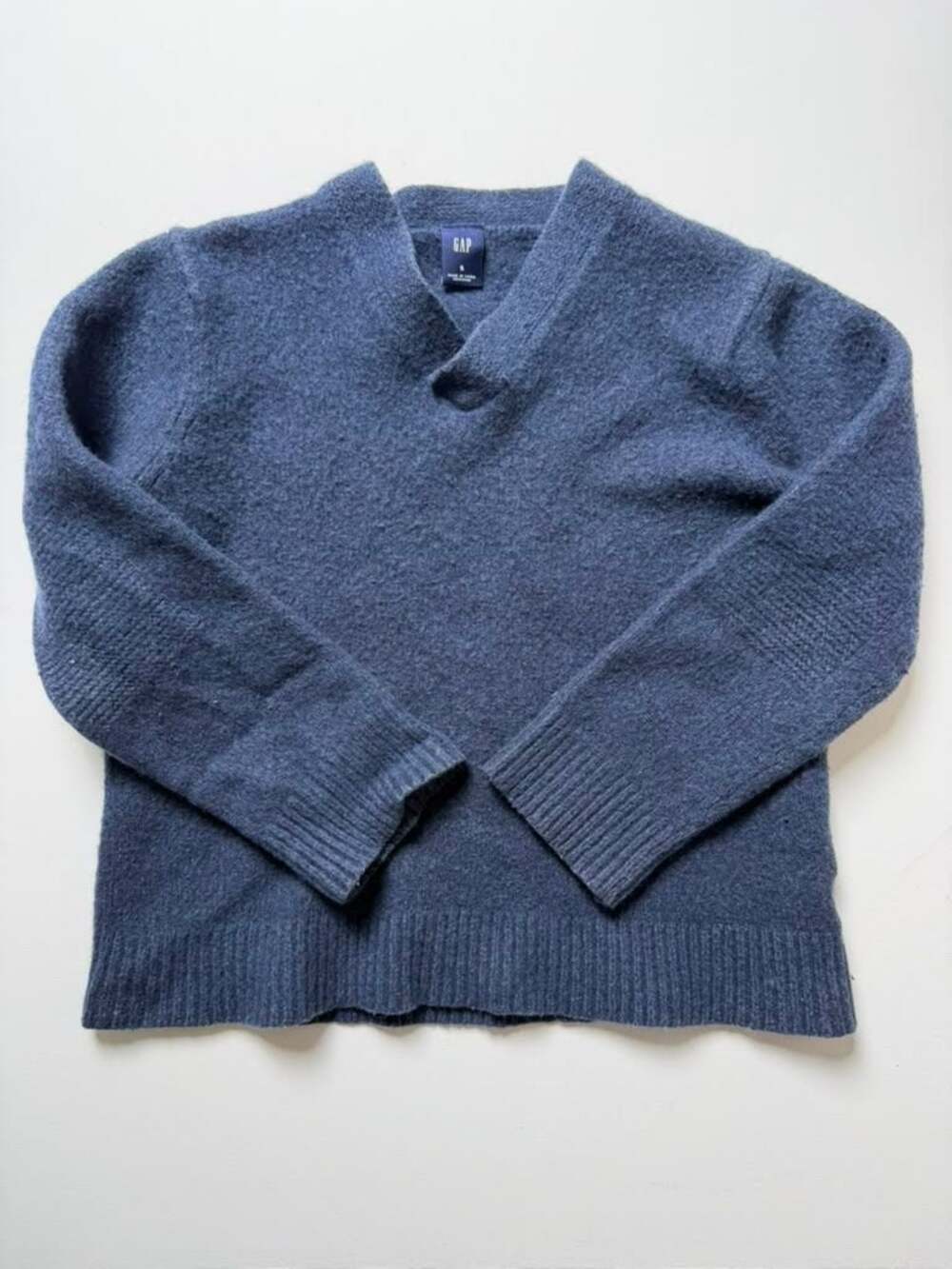 GAP Lambs' Wool and Angora Blend V-Neck Soft Sweater Navy Blue Small